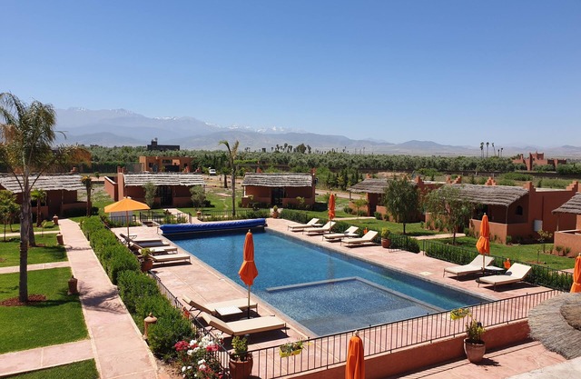 Private domain from 10 to 32 people, 9 bungalows, 4 of which with private swimming pool. Marrakech
