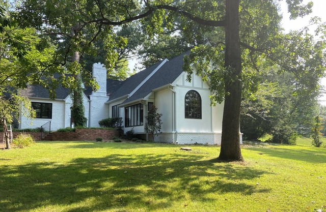 Private English Tudor on Signal Mnt. Close to hiking, shops, TN River & Chatt!