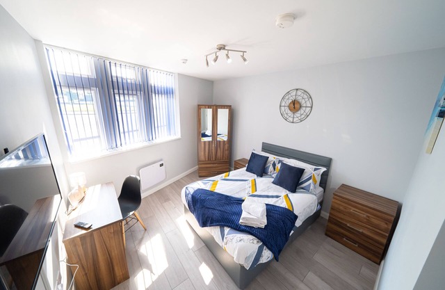 Private Ensuite Room Shared Kitchen St Helen A3