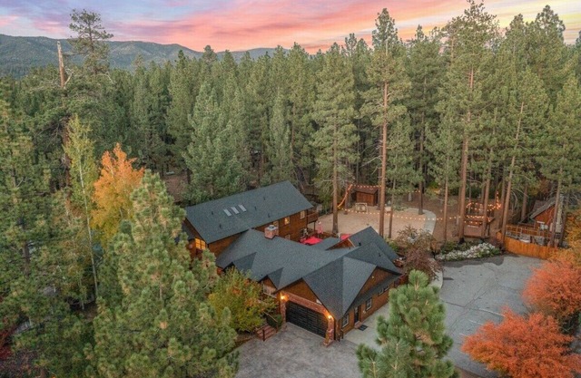 Private Estate on 1 acre. Close to Slopes&Village