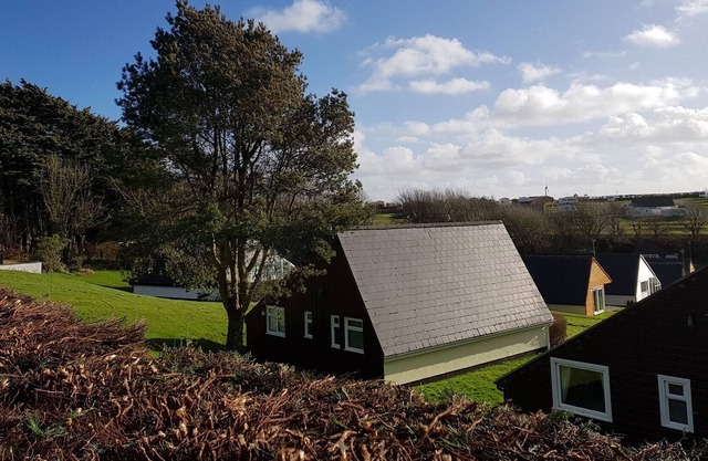Private front patio and rear garden with WiFi