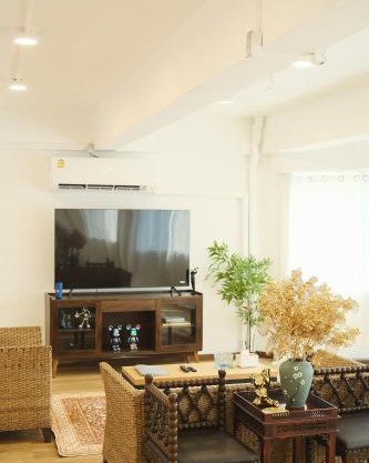 Private Full-Floor Spacious 5BR in China Town