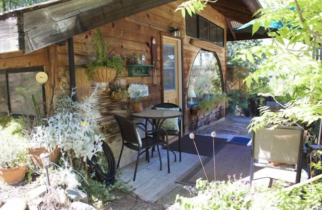Private guest cottage with mountain, meadow views, 4 miles from Park entrance