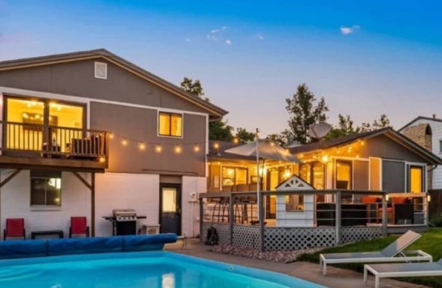 Private Heated Pool~Lake View~Kitchenette~Sleeps 12~Peloton Bike!