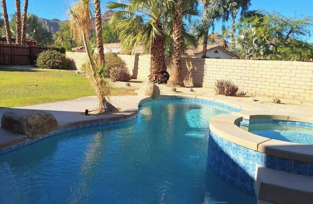 Private home in Greater Palm Springs City La Quinta With Salt Water Pool and Spa