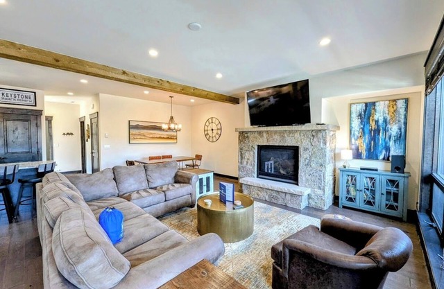 Private Hot Tub, Upscale, Near Trails