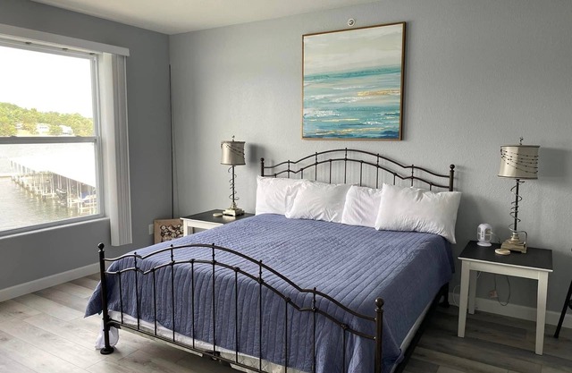 Private Island Condo, Remodeled 2024, WaterFront, 3-br, 2-bath, Lake Ozarks