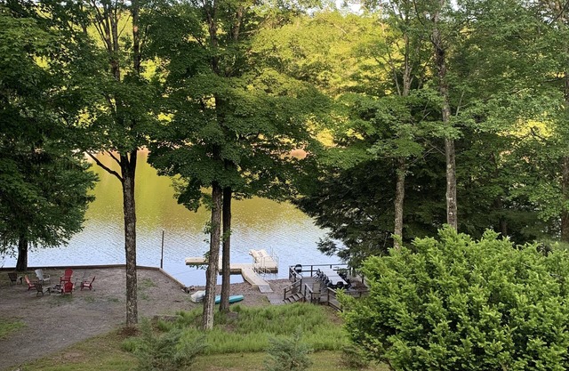 Private Lakefront, Dock Kayaks, Hot Tub, Game Room -Never leave the house!