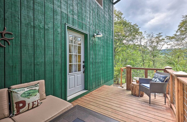 Private Lansing Oasis, 8 Miles to Creeper Trail!