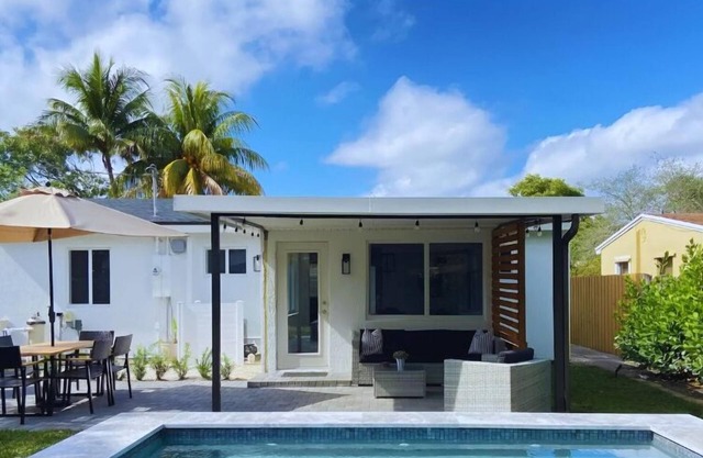 Private + Modern + Heated Pool + BBQ Parking Near Wilton Manor Drives & Las Olas