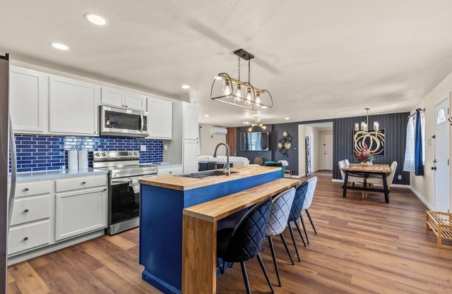 Private Modern Desert oasis on 5 acres! Family Friendly near the military base!