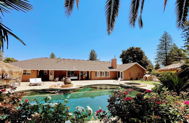 Private mountain retreat with pool and mini-golf