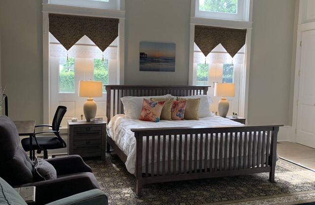 Private oasis, fully furnished, ready to move in. Luxury finishes. 6beds 7baths