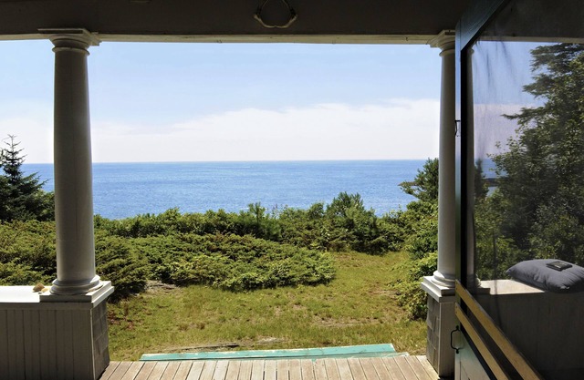 PRIVATE OCEANFRONT RETREAT - enjoy the peace and quiet of an historic Maine home