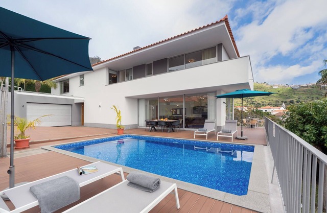 Private pool and sea view - Tropical Villa