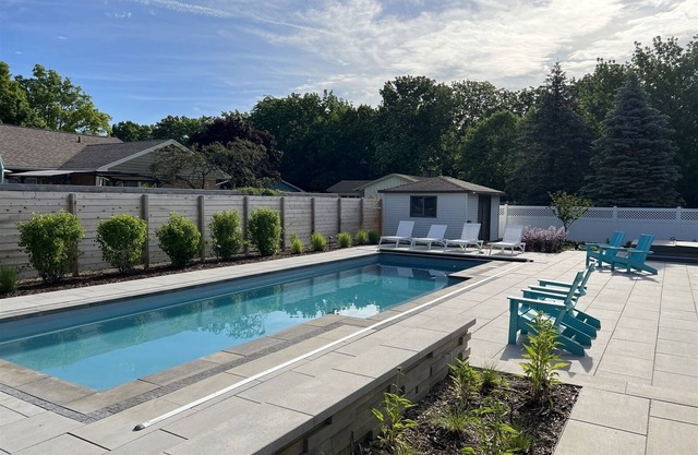 Private Pool and Hot Tub. Minutes From Downtown and South Beach.