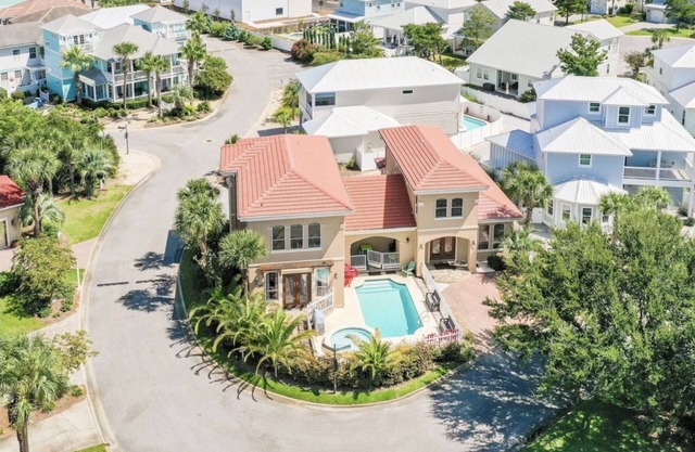 Private Pool & Beach Access! Free 5+ Car Parking