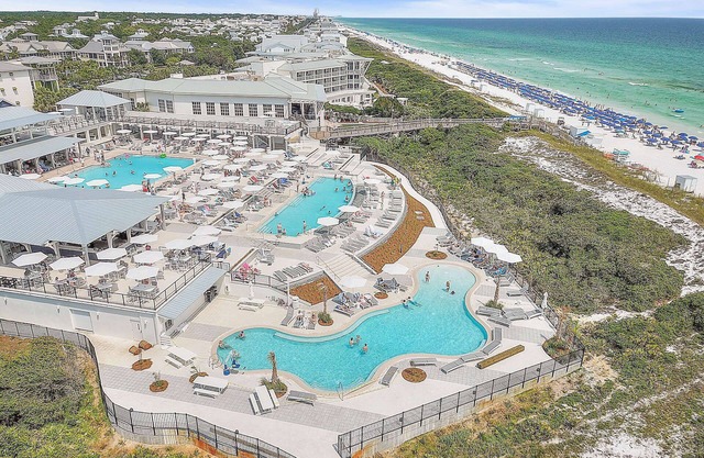 Private Pool, Golf Cart, 2 Min to Beach, Must See