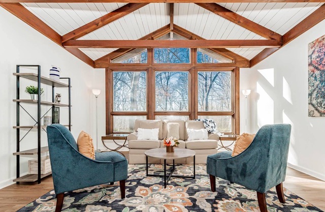 Private Pool Home! 3 Miles from Downtown Knoxville-Game Room-Grill-Mtn Retreat with Tons of Privacy