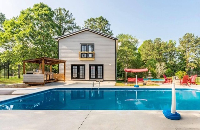 Private Pool House and Pool Outdoor Oasis