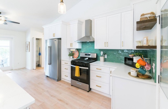 Private Pool, Patio and Grill Close to downtown and beaches