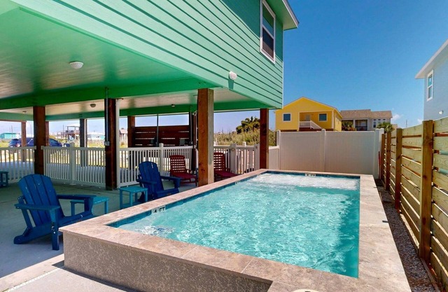 Private Pool, Pet Friendly, Parking for 4