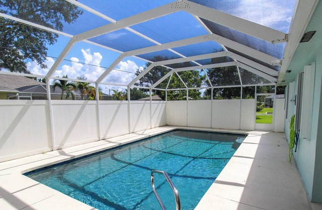 Private Pool, Sol Searcher