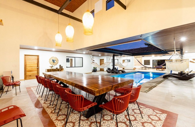 PRIVATE POOL SPACIOUS GREAT FOR FAMILY & GROUPS