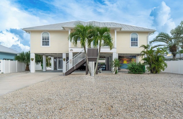 ☀️Private Pool | Canal Front Home with Boat Dock | Beach Bound☀️