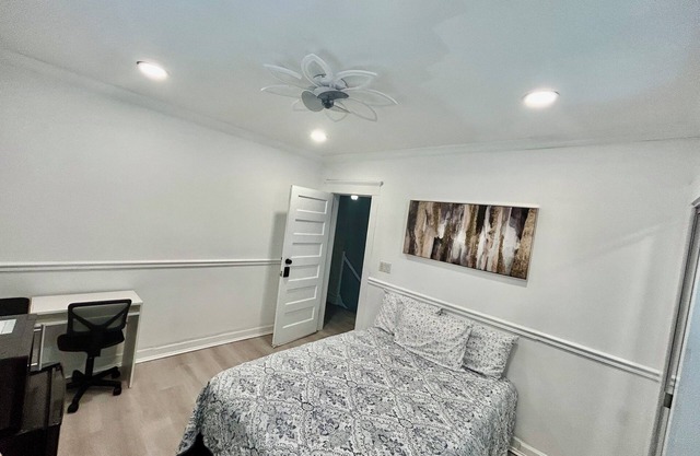 Private room, 5 min walk to restaurant, 40 min to NYC. 5 min drive to MetroNorth