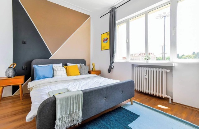 Private Room | AC | Netflix | Desk | Shared BTH