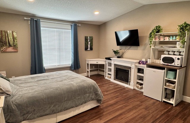 Private room and bathroom in safe Vancouver neighborhood