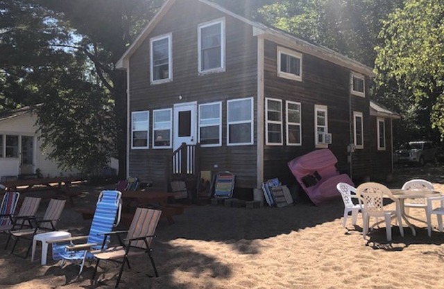 PRIVATE SANDY BEACH ON SEBAGO LAKE!!