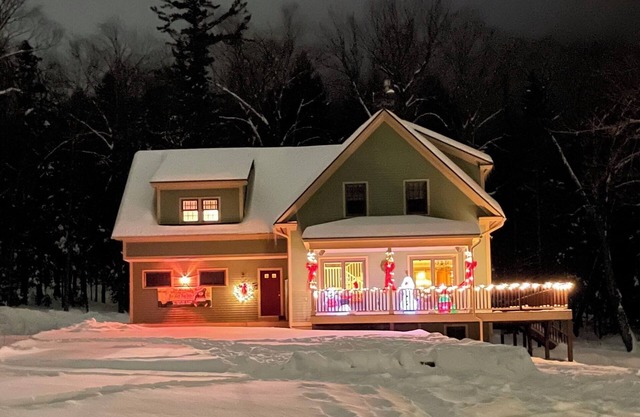 Private Ski House 5 min drive to Ski/Golf Walking distance to restaurants/shops/market/bars