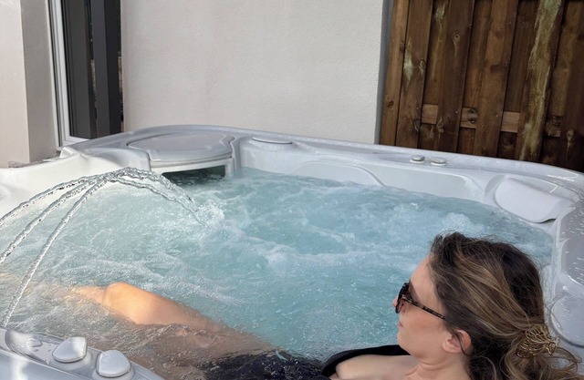 Private spa & Polynesian escape 20 minutes from Fontainebleau - PrestigeLodges