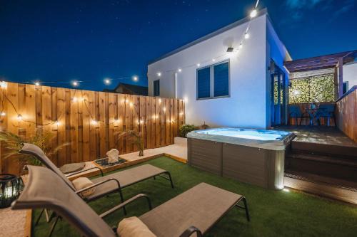 Private Suite HotTub