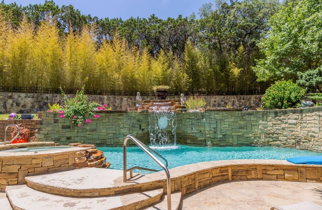 Private Upscale Resort. Heated Pool & Spa, 1-Story, FirePit, Fireplace, GameRoom