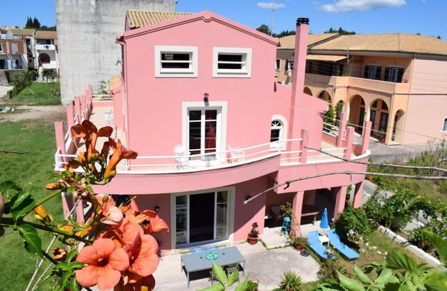 Private Villa AKOBARA, 2km from city center