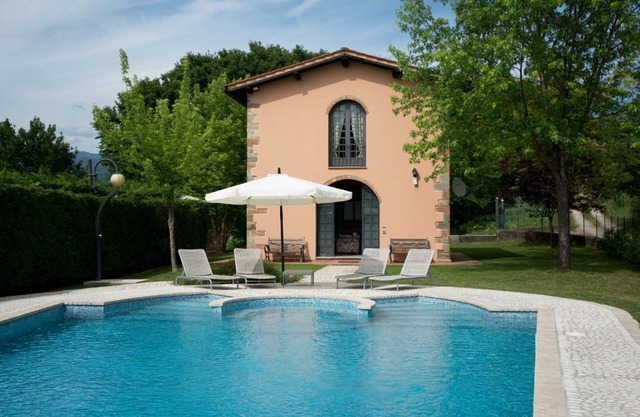 Private villa for 4 with a pool, A/C and tennis court