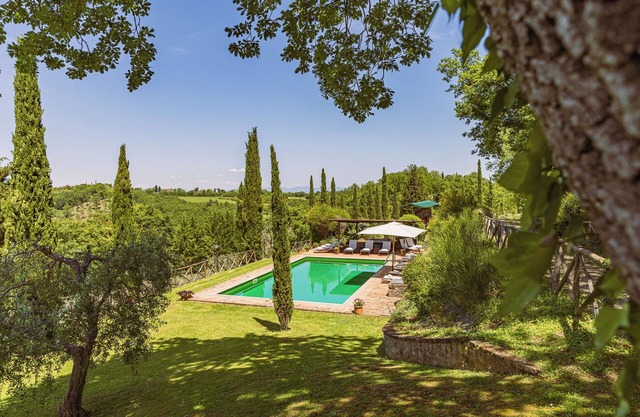 PRIVATE VILLA WALKING DISTANCE, PRIVATE POOL AND JACUZZI