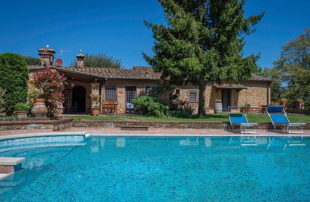Private Villa with WIFI, A/C, private pool, TV, terrace, pets allowed, close to San Gimignano