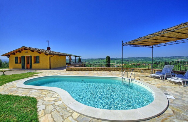 Private Villa with private pool, A/C, WIFI, TV, terrace, pets allowed, panoramic view, parking