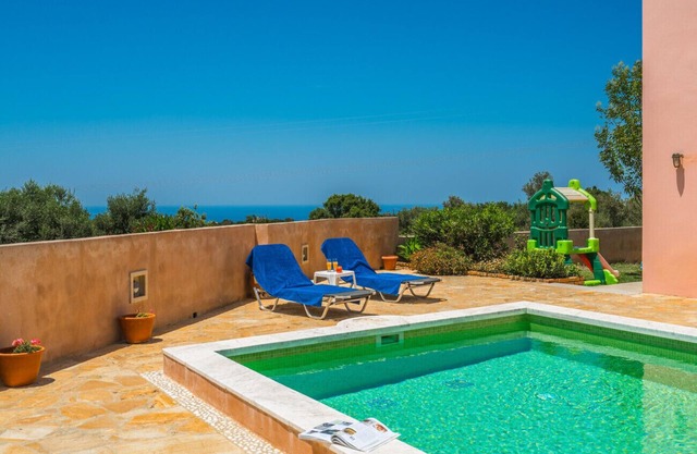 Private villa with unique panoramic sea views, pool, bbq, 3km to the beach!