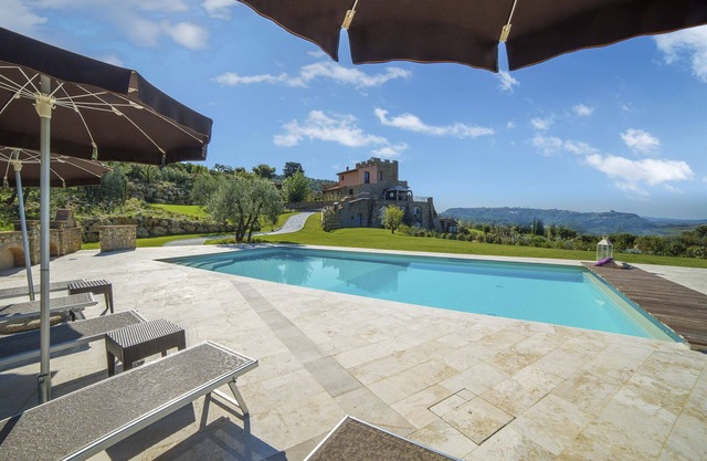 Private Villa with WIFI, private pool, A/C, TV, terrace, panoramic view, close to San Gimignano