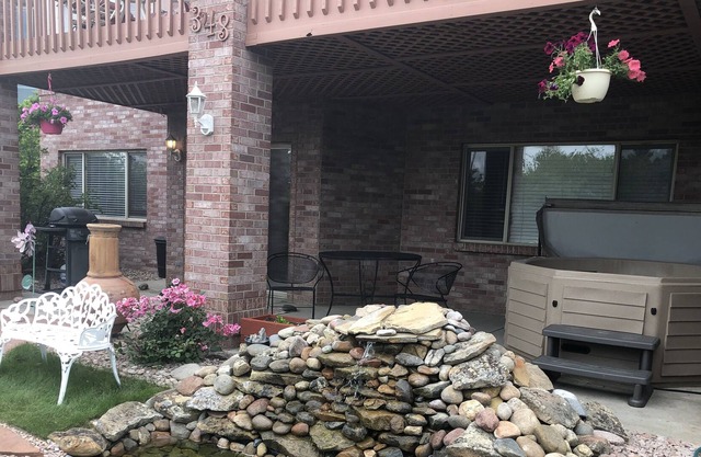 Private walk-out garden level apt at Indian Peaks Golf Course