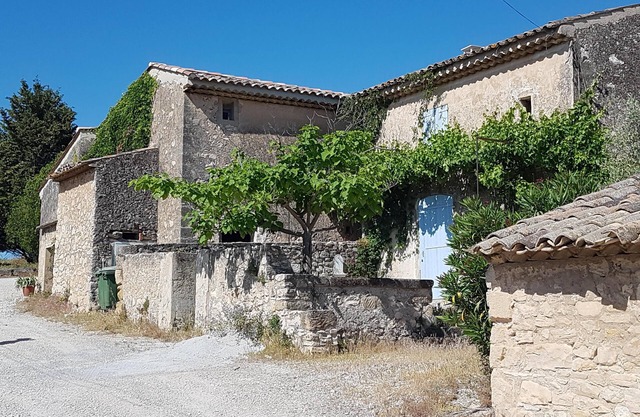 Privatization of the hamlet of Garandeau couch 50 p. and reception room of 200 p.