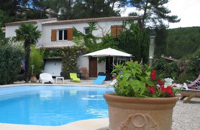 PROCHE CASSIS S/M LA CIOTAT VILLA T4 .PISCINE PRIVEE CLIM-