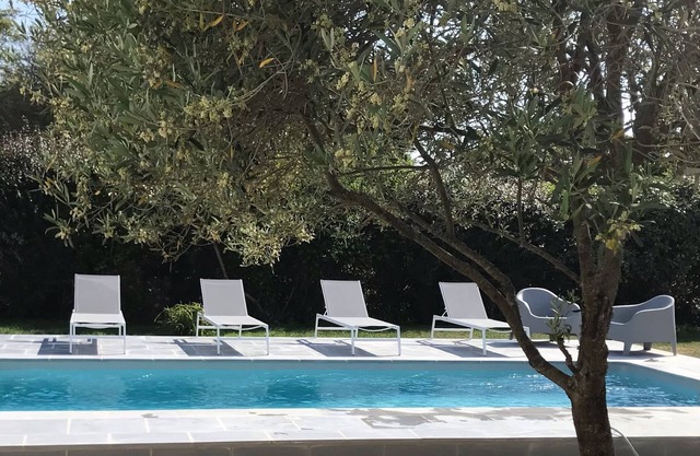 Property in Oléron/Swimming pool, 500 m beach, forest, cycle paths, 16 beds