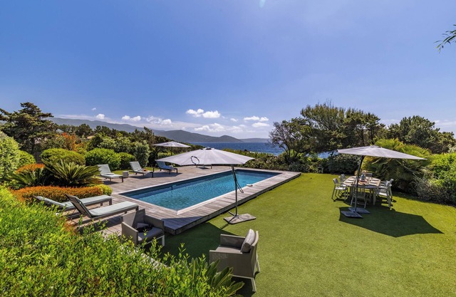 Property near to the beach, sea view, pool, 5 bedrooms