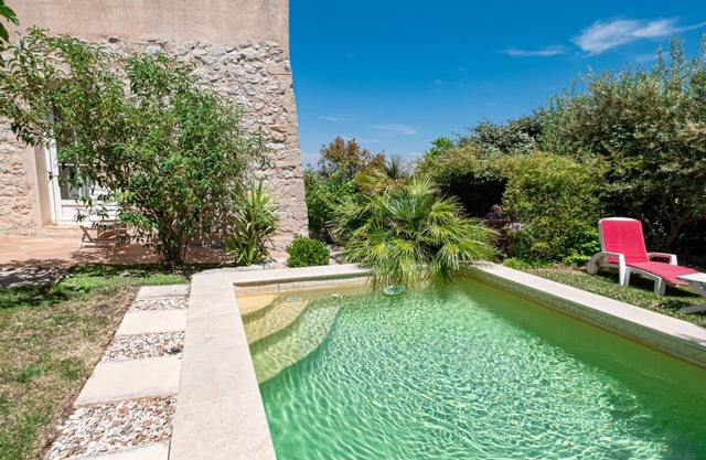 Property with magnificent views of Cezanne's mountain "Sainte Victoire".